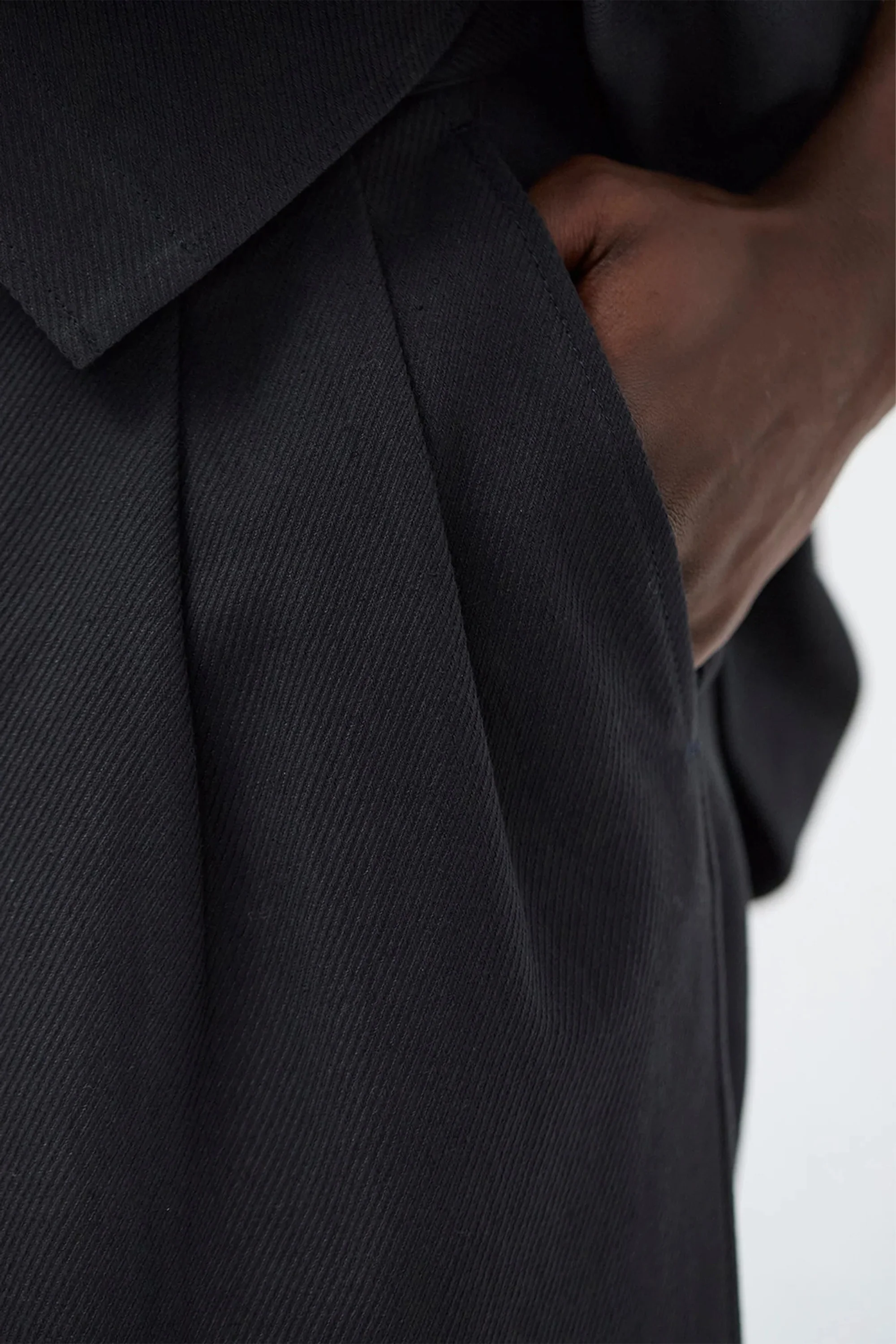 Hestur Relaxed Cotton Linen Twill Pleated Trouser Dark Navy - Image 6