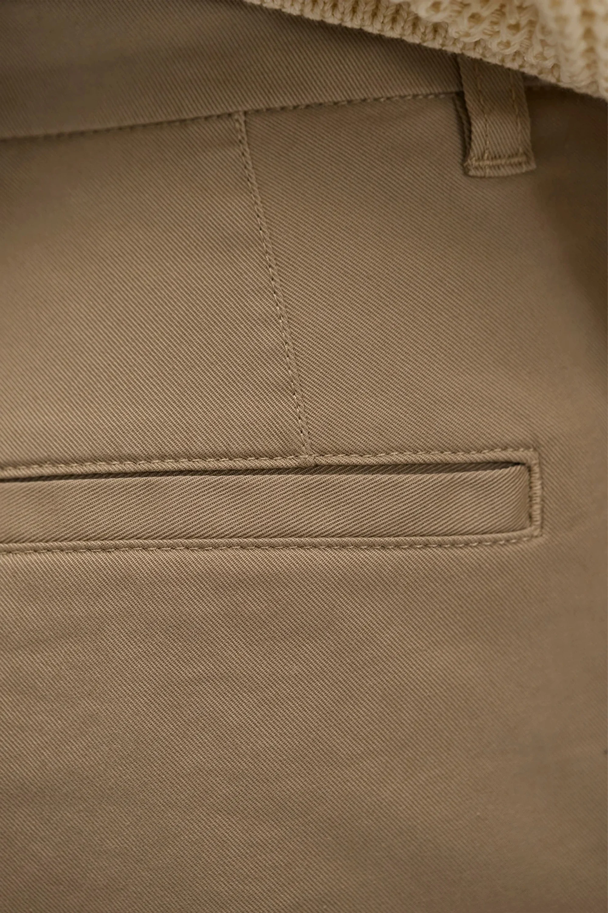 Hestur Relaxed Twill Pleated Trouser Light Khaki - Image 6
